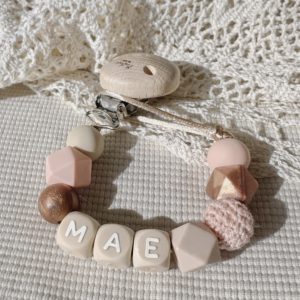 Speenkoord met naam ‘Mae' / Roest / Zalmroze