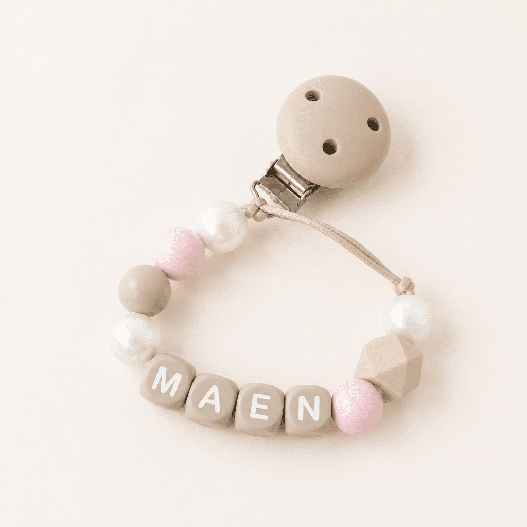 Speenkoord met naam ’Maen’ - Parelmoer/beige/roze