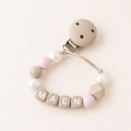 Speenkoord met naam ’Maen’ - Parelmoer/beige/roze