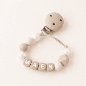 Speenkoord met naam ’Maen’ - Parelmoer/beige/roze