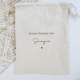 BEWAARZAKJE | Eerste kleertjes van