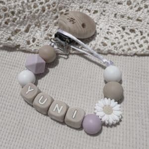 Speenkoord met naam ‘Yuni’ - madelief /Lilla/paars