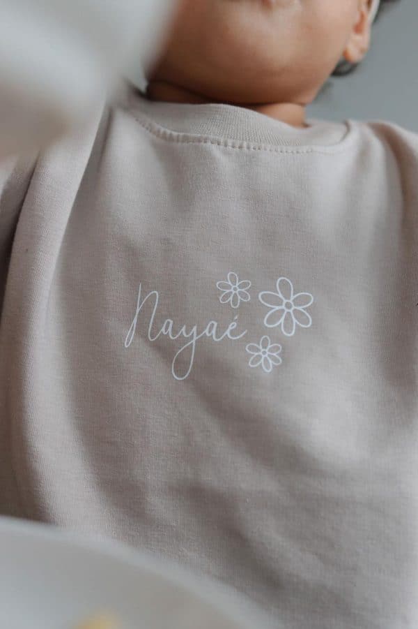 Sweater daisy met naam - Afbeelding 2