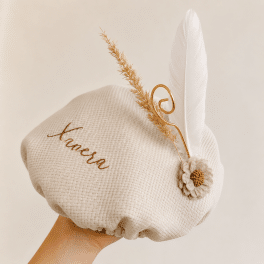 Pietenmuts beige bloem met naam