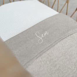 WIEGDEKEN KNIT BASIC TEDDY - SAND MELANGE - 75X100CM - MET NAAM