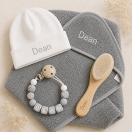 Kraamcadeau met naam - Cadeauset licht grijs €40