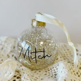 Kerstbal doorzichtig/goud  met naam (zwarte letters)
