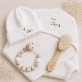 Kraamcadeau met naam - Cadeauset wit €40 badstof l