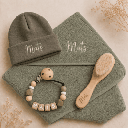 Kraamcadeau met naam - Cadeauset groen €40 badstof