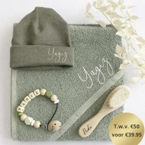 Kraamcadeau met naam - Cadeauset groen €40 badstof