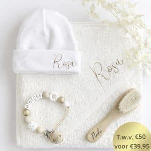Kraamcadeau met naam - Cadeauset wit €40 badstof l