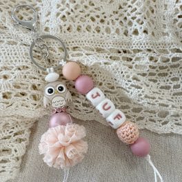 Sleutelhanger roze popje.