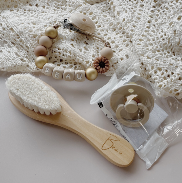 Kraamcadeau met naam - Cadeauset bruin €25