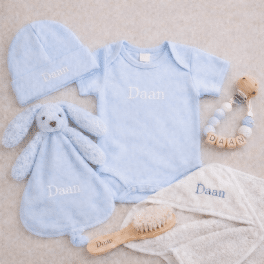 Kraamcadeauset met naam blauw